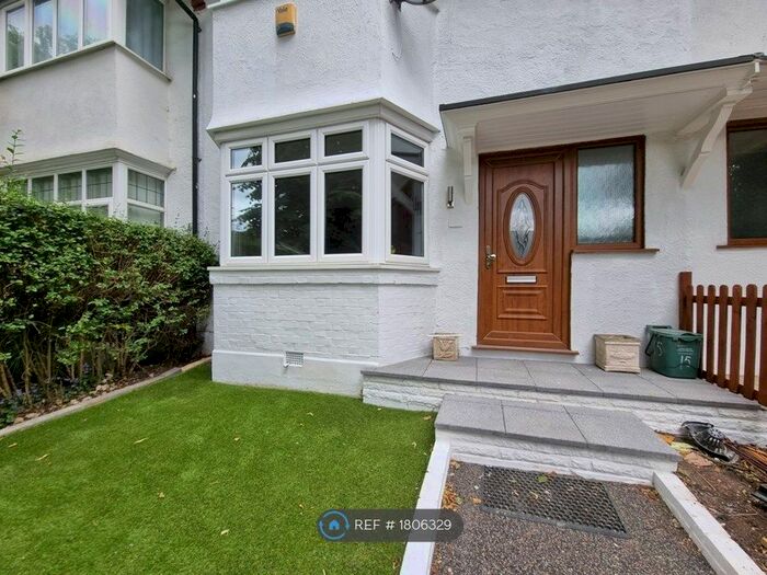 1 Bedroom Flat To Rent In The Ridgeway, London, W3