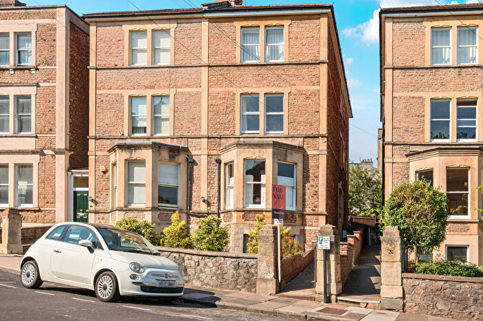 2 Bedroom Flat For Sale In Clifton Park Road, Bristol, BS8