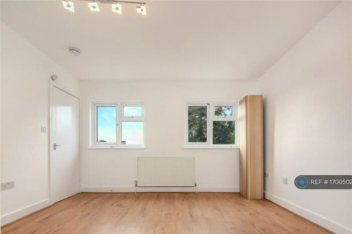 2 Bedroom Flat To Rent In Downs Road, London, E5