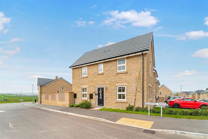 3 Bedroom Semi-detached House For Sale In Redwing Road, Burnley, BB11