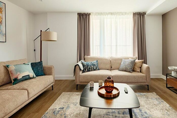 3 Bedroom Apartment To Rent In Park Square, Avebury Boulevard, Milton Keynes, MK9