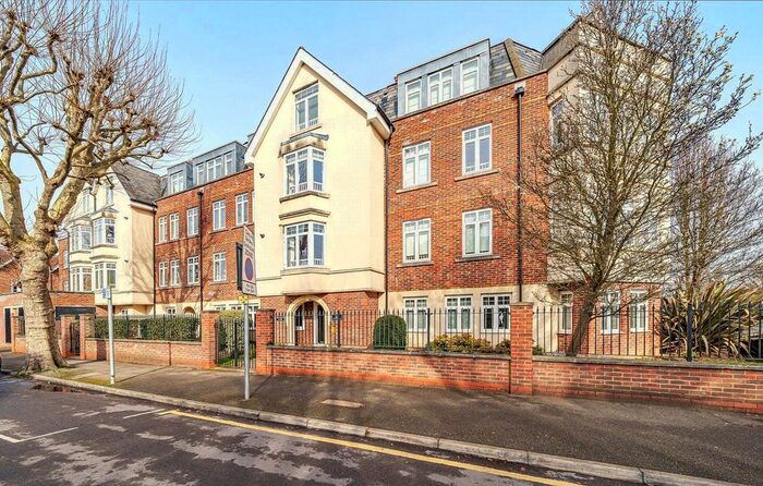 2 Bedroom Flat To Rent In Albany Park Road, Kingston Upon Thames, KT2