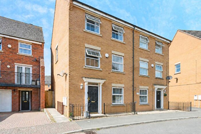 4 Bedroom Semi-Detached House For Sale In Buckthorn Road, Hampton Hargate, Peterborough, PE7