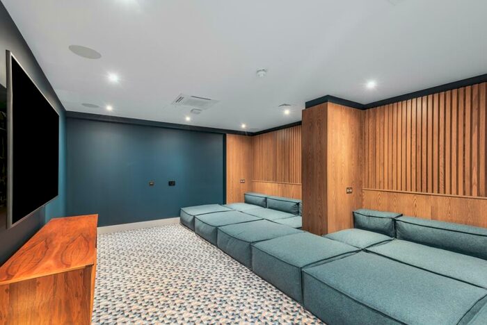 3 Bedroom Flat To Rent In George Street Croydon, CR0