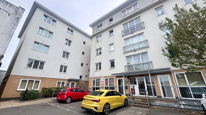 1 Bedroom Flat For Sale In Canalside Gardens, Southall, UB2