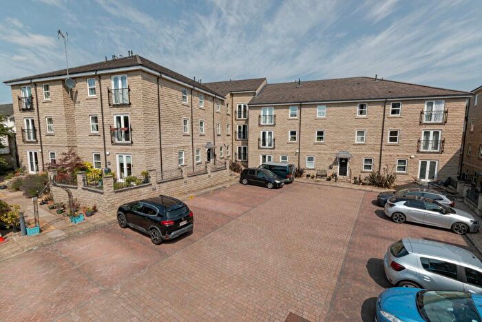 2 Bedroom Flat For Sale In Sycamore Avenue, Bingley, West Yorkshire, BD16