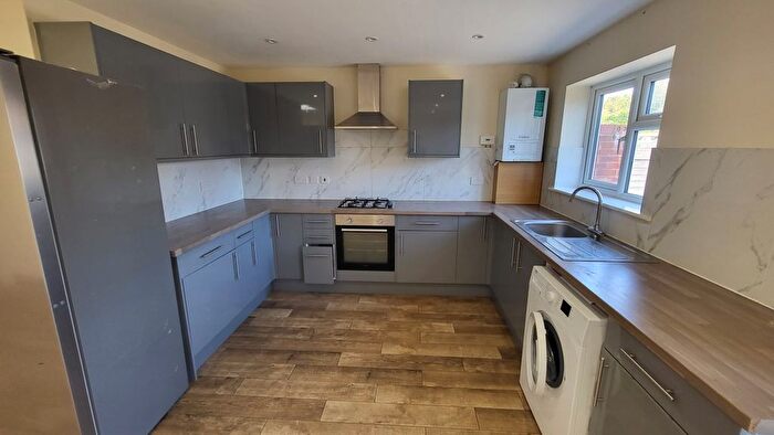 2 Bedroom Flat To Rent In Central Avenue, Hounslow, TW3