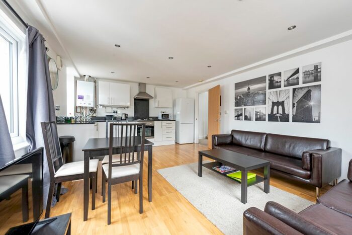 2 Bedroom Flat To Rent In Queenstown Road, London, SW8