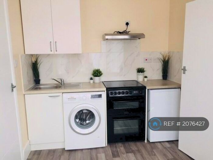 Studio To Rent In Grenoble Gardens, London, N13