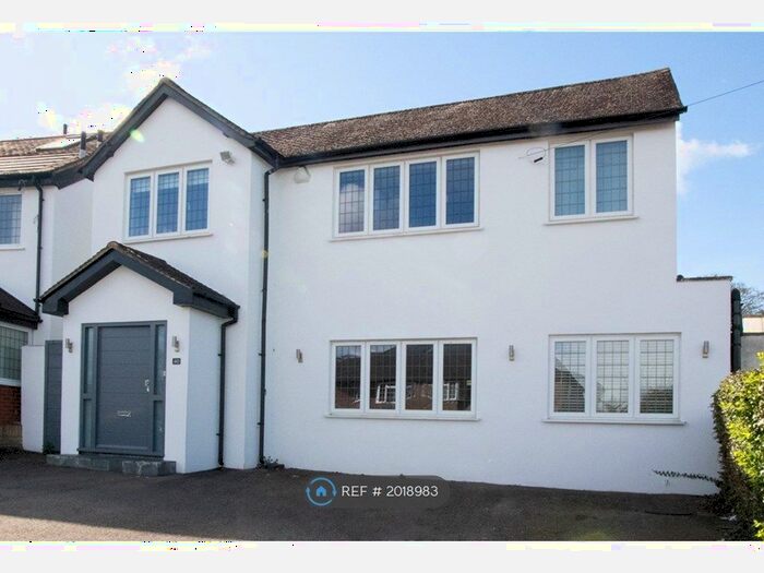 3 Bedroom Detached House To Rent In Silverston Way, Stanmore, HA7