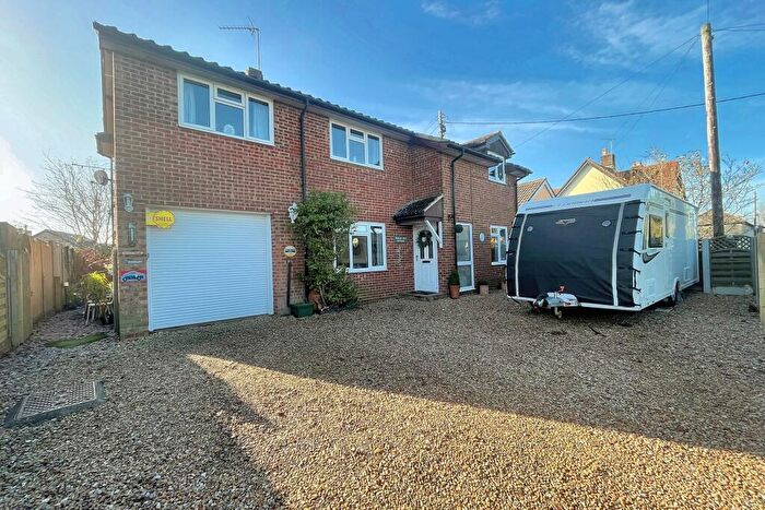 3 Bedroom Detached House For Sale In Woodfalls, SP5