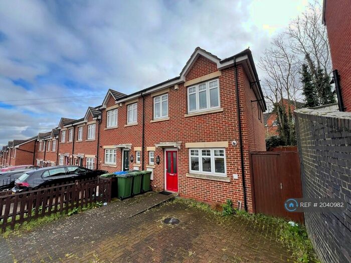 3 Bedroom End Of Terrace House To Rent In Tewson Road, London, SE18