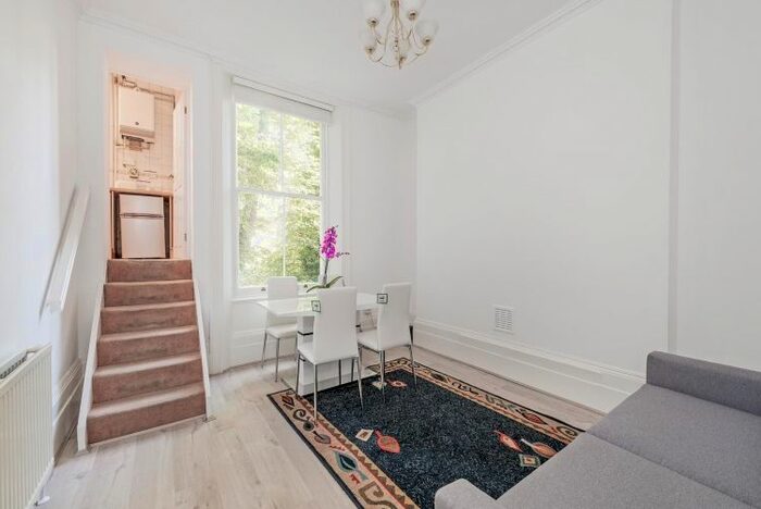 2 Bedroom Flat To Rent In Cambridge Gardens, London, W10