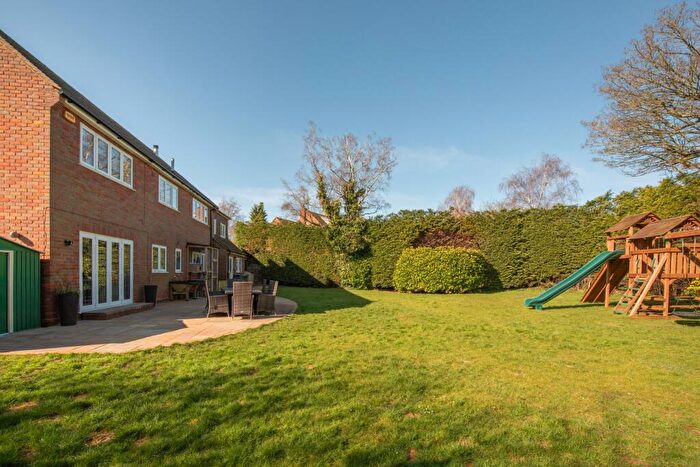4 Bedroom Detached House For Sale In Manor Farm Close, Stone, Aylesbury, Buckinghamshire, HP17