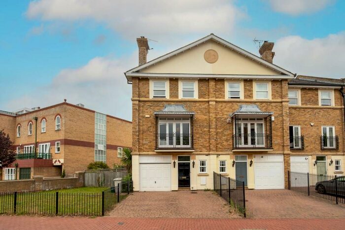 4 Bedroom End Of Terrace House To Rent In Trinity Church Road, Castelnau, Barnes, SW13