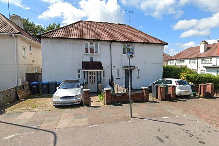 Studio To Rent In Conduit Way, London, NW10