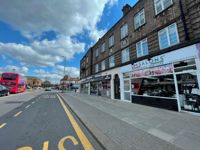 2 Bedroom Flat To Rent In Halliwick Court, Finchley, N12