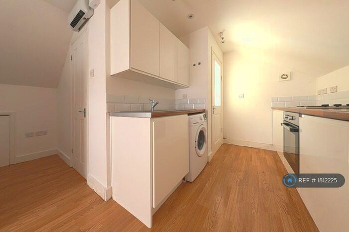 Studio To Rent In Farwig Lane, Bromley, BR1