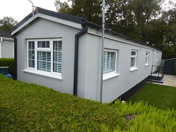 2 Bedroom Mobile/park Home For Sale In Warren Farm Park, Warren Lane, Pyrford, Woking, Surrey, GU22