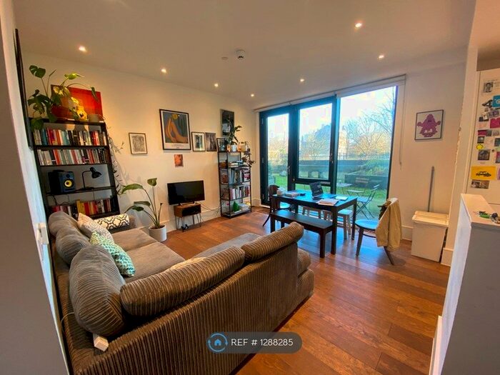 3 Bedroom Flat To Rent In Graphite Point, London E2