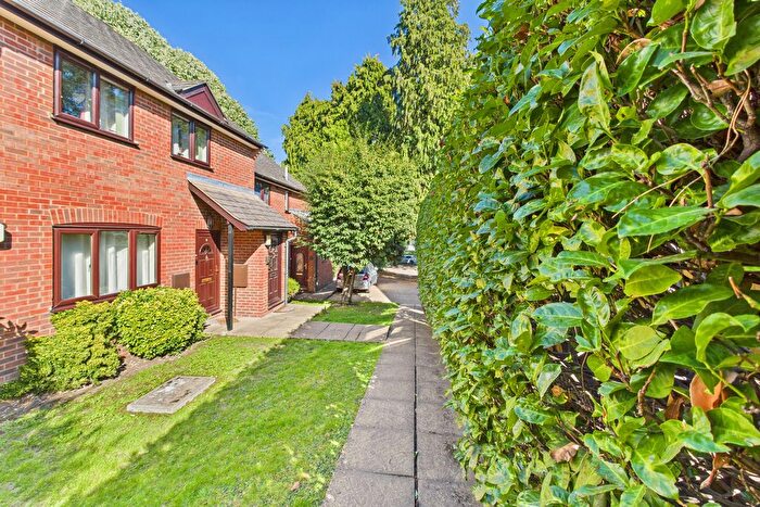 1 Bedroom Maisonette For Sale In Bury Green, Hemel Hempstead, HP1