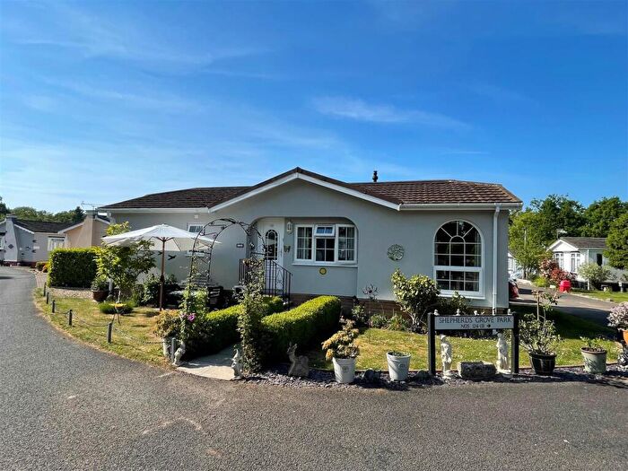 2 Bedroom Park Home For Sale In Shepherds Grove Park, Stanton, IP31