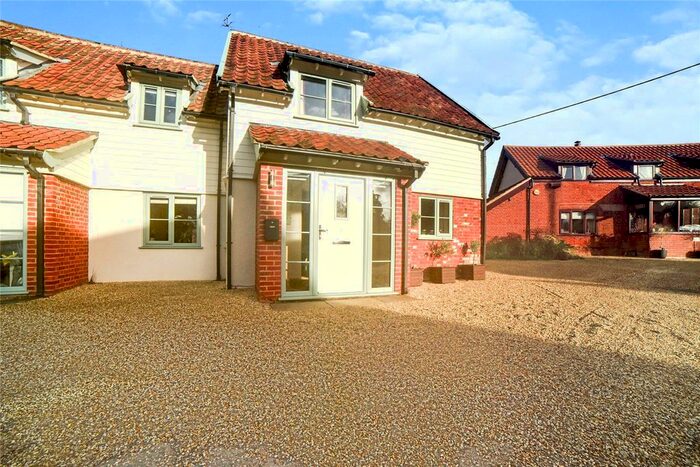 3 Bedroom Semi-Detached House For Sale In Cooks Corner Close, Carleton Rode, Norwich, NR16
