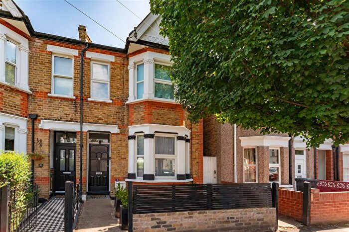 2 Bedroom Flat For Sale In Grove Avenue, Hanwell, W7