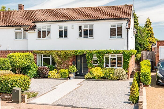 4 Bedroom Semi-Detached House For Sale In Fordwich Rise, Hertford, SG14