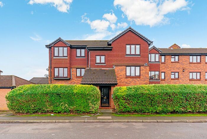 2 Bedroom Flat To Rent In Kipling Drive, London, SW19