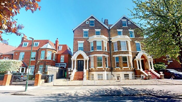 1 Bedroom Flat For Sale In Kew Gardens Road, Kew, Richmond, Surrey, TW9