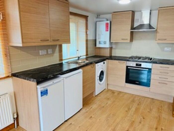 2 Bedroom Flat To Rent In Manor Road, Wallington, SM6