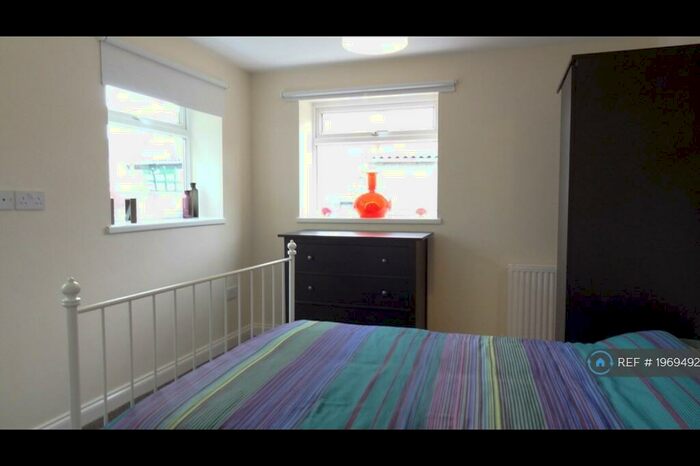 Studio To Rent In Broad Street, Swindon, SN1