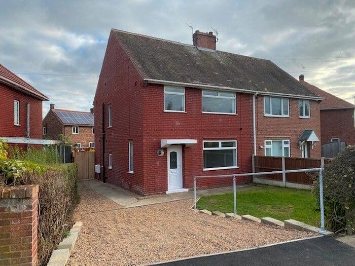 3 Bedroom Semi-Detached House To Rent In Breck Lane, Dinnington, Sheffield, S25