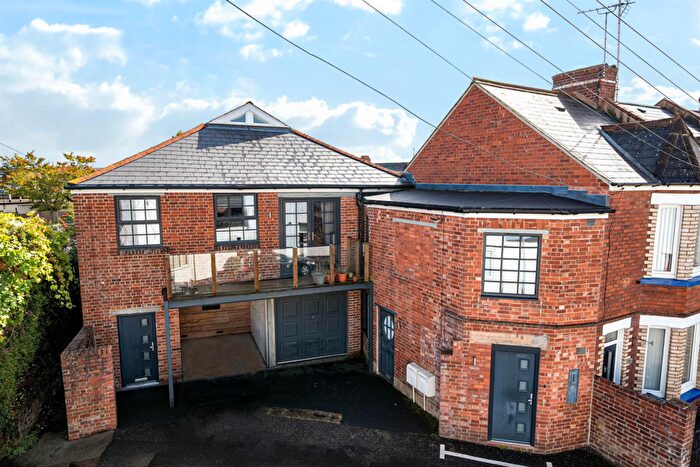 2 Bedroom Apartment For Sale In Barton Road, Exeter, EX2