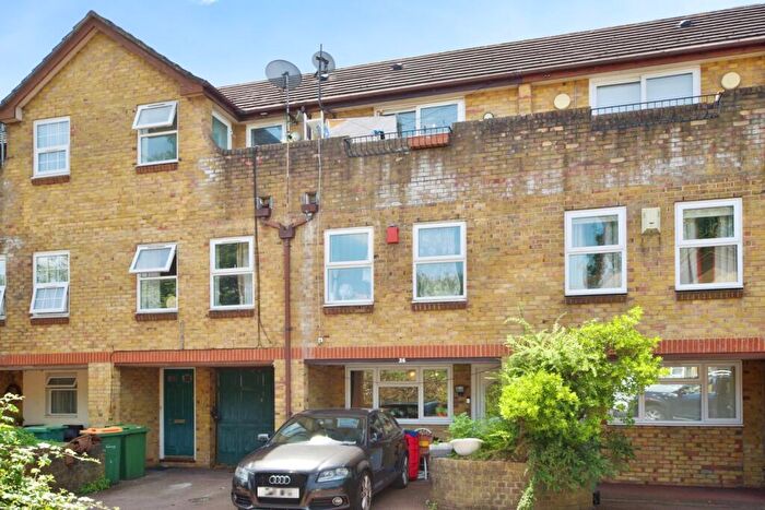 2 Bedroom Town House For Sale In Clarence Road, London, London, E12