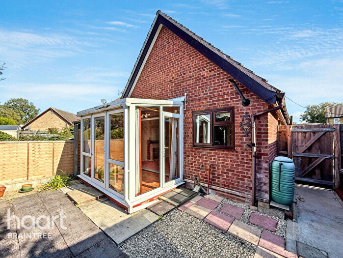 2 Bedroom Bungalow For Sale In Thames Close, Braintree, CM7