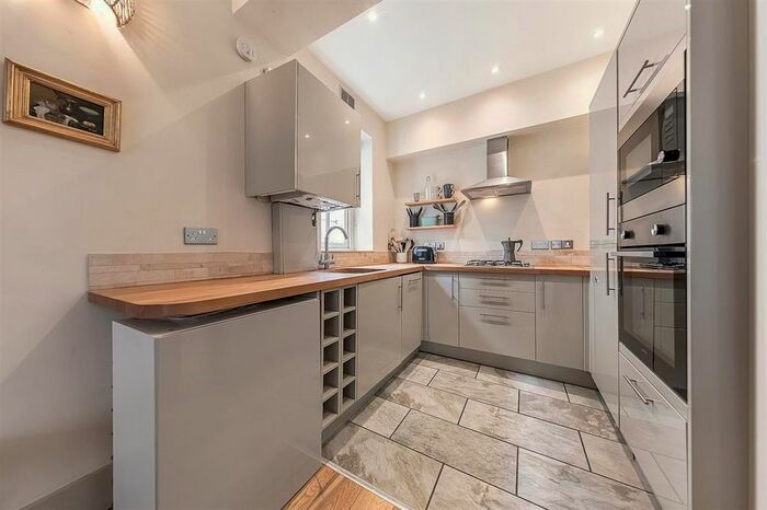 2 Bedroom Flat To Rent In Southwell Gardens, London, SW7