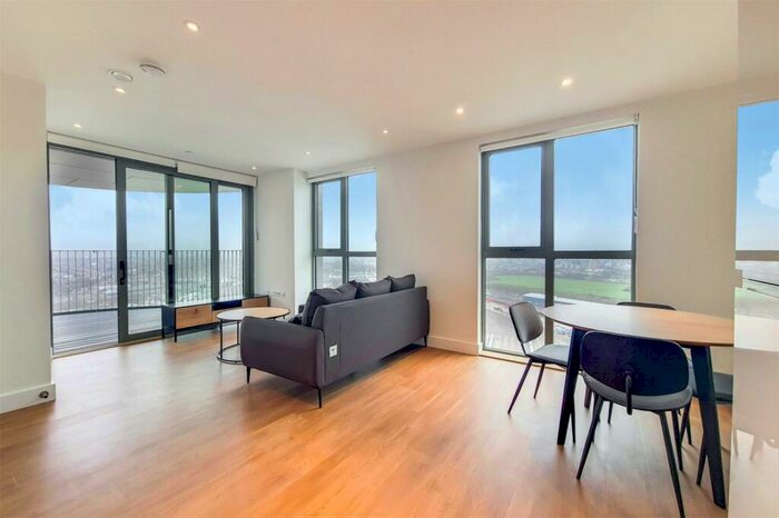 2 Bedroom Apartment To Rent In Green Street, London, NW10