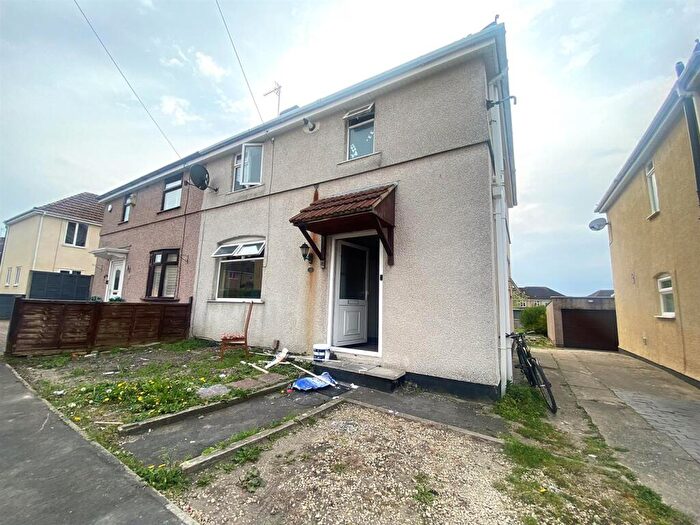 3 Bedroom Semi-Detached House To Rent In Field Road, Bristol, Bristol, BS15