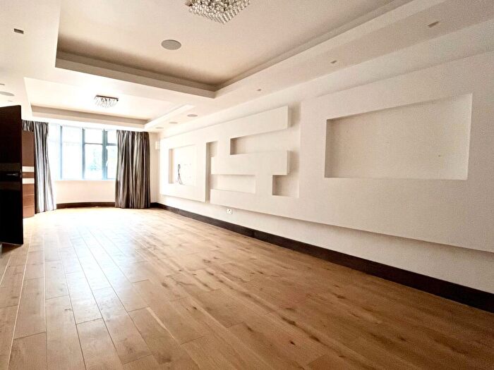 4 Bedroom Semi-Detached House To Rent In Hankins Lane, Mill Hill, London, NW7