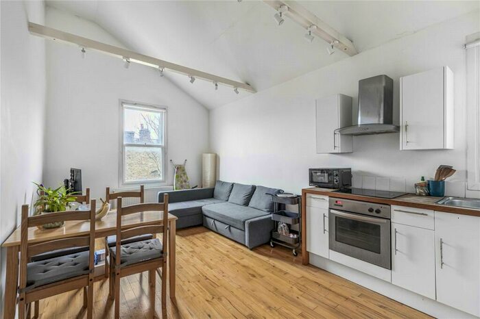 2 Bedroom Flat To Rent In Rudloe Road, London, SW12