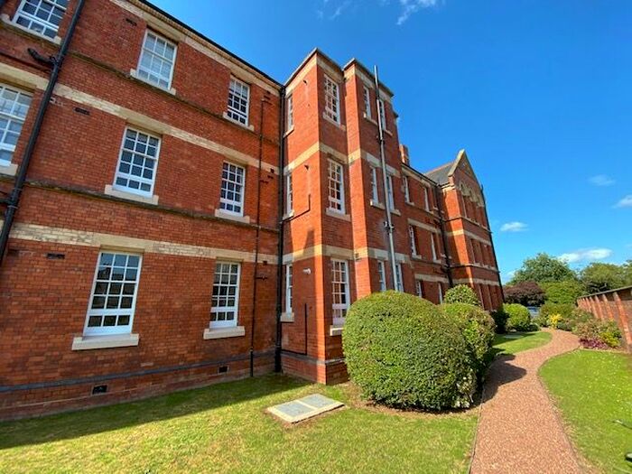 2 Bedroom Flat To Rent In The Mount, Taunton, Somerset, TA1
