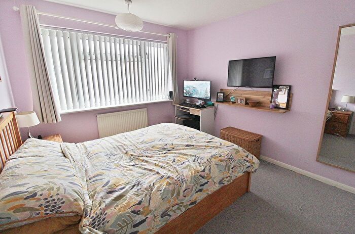 3 Bedroom Terraced House For Sale In Cherry Tree Avenue, Cowplain, Waterlooville, PO8