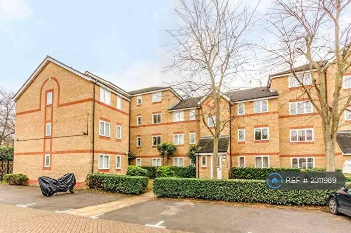 2 Bedroom Flat To Rent In Telegraph Place, London, E14