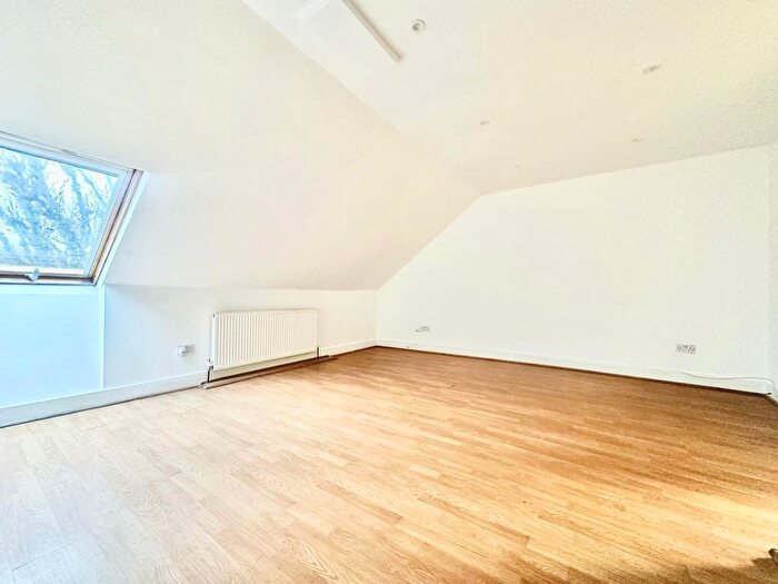 2 Bedroom Flat To Rent In Rosendale Road, London, SE24