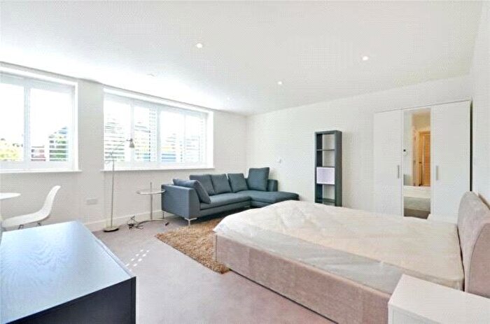 Apartment To Rent In Blackburn Road, West Hampstead, London, NW6