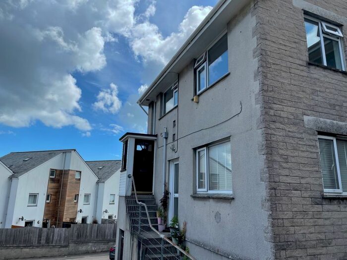 2 Bedroom Flat To Rent In Trevissome Court, Falmouth, TR11