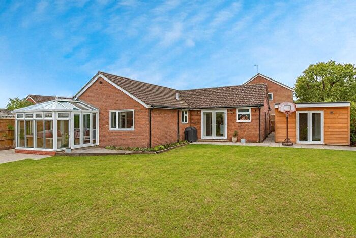 3 Bedroom Detached Bungalow For Sale In Poplar Way, North Baddesley, Southampton, SO52