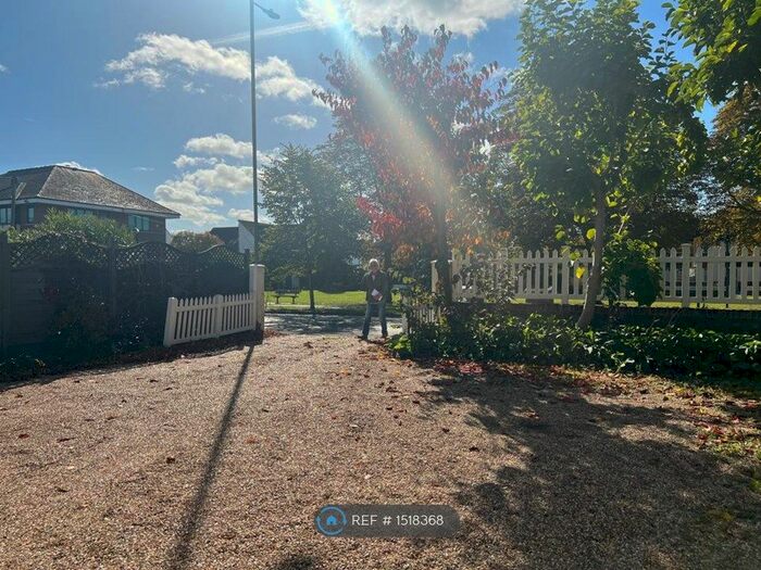 7 Bedroom Detached House To Rent In Horton Road, Datchet, SL3